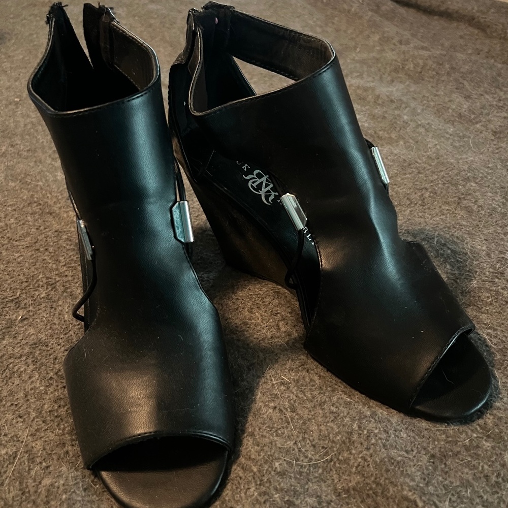 Rock Republic Women’s Shoes size 8.5 medium.